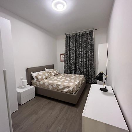 Elena'S Apartment Милано Екстериор снимка