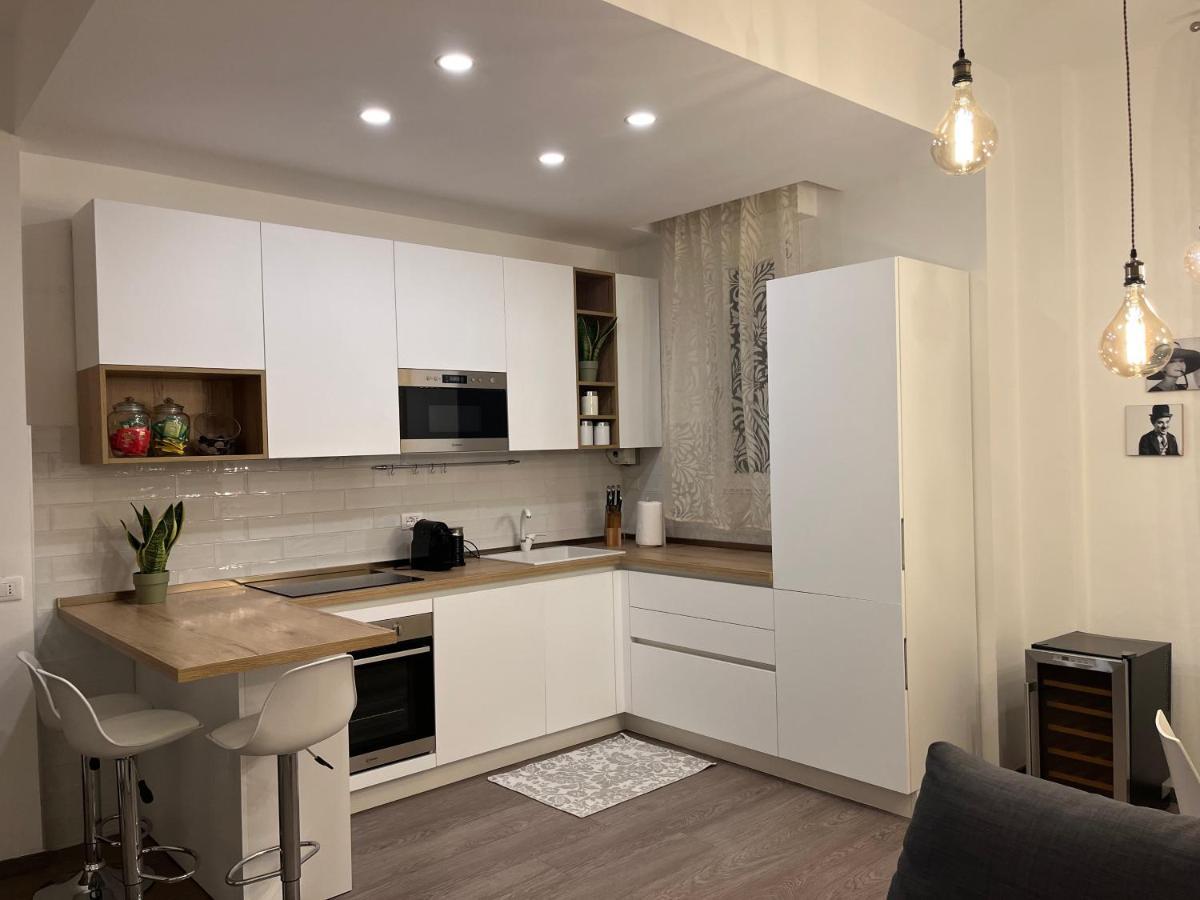 Elena'S Apartment Милано Екстериор снимка