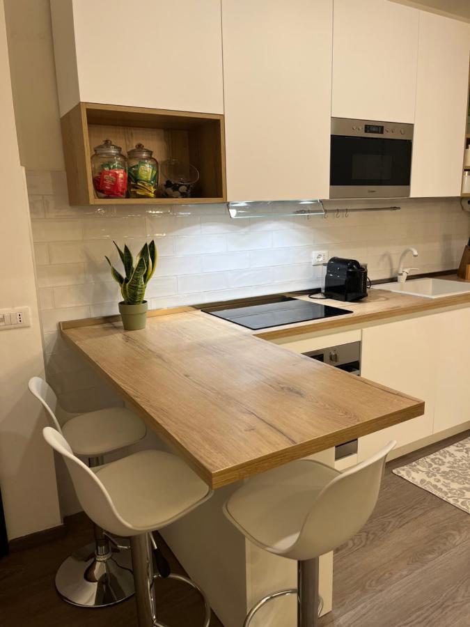 Elena'S Apartment Милано Екстериор снимка